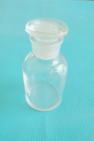 优惠供应白大口试剂瓶30ml(玻璃仪器）
